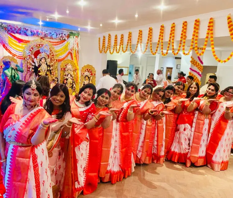 Laal paar saris, all in a row
