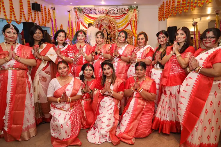 Pranam to Maa after sindoor khela